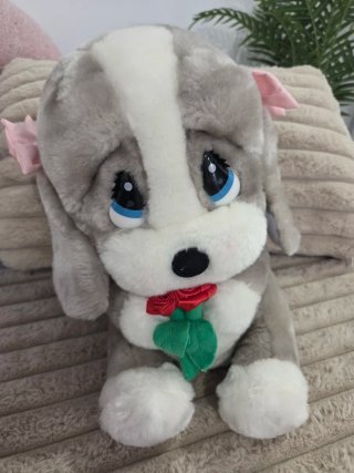 Peluche perro con rosa