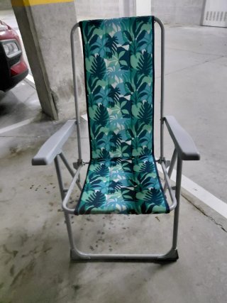 Silla de playa plegable con estampado tropical