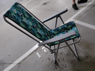 Silla de playa plegable con estampado tropical