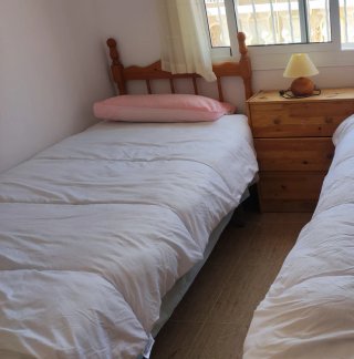 Cama individual de madera. Recoger en Gran Alacant