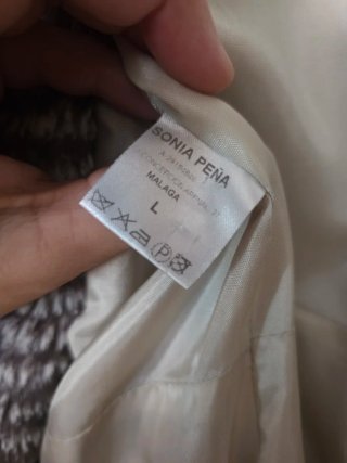 Abrigo pelo sintético, gris y blanco