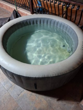 Jacuzzi hinchable Intex con motor