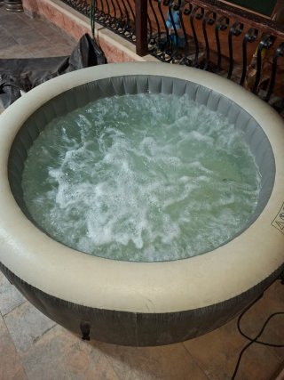 Jacuzzi hinchable Intex con motor