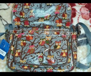 Bolso bandolera gris con estampado de búhos