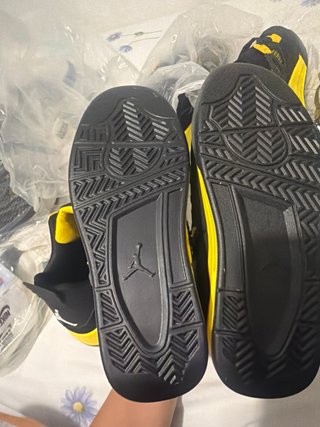 Zapatillas Jordan Amarillas y Blancas