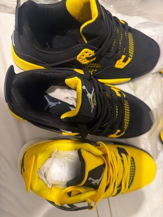 Zapatillas Jordan Amarillas y Blancas