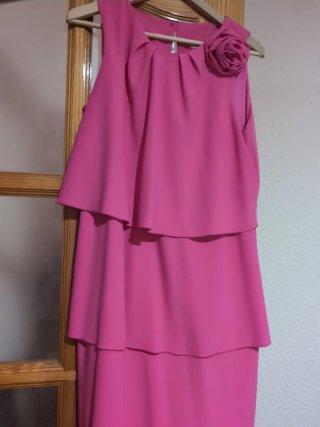 Vestido elegante rosa con flor