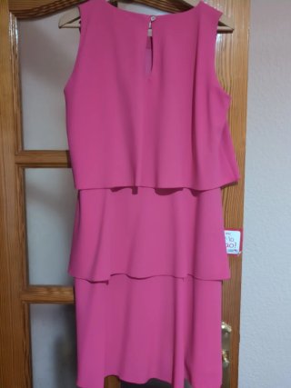Vestido elegante rosa con flor