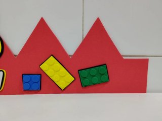 Corona de cumpleaños piezas Lego