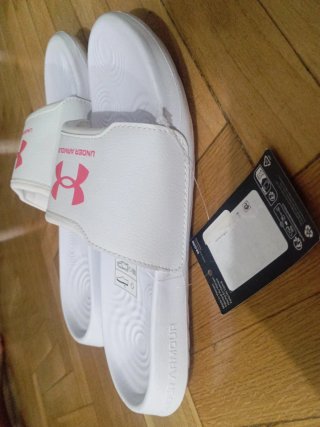 Chanclas Under Armour Blancas y Rosas