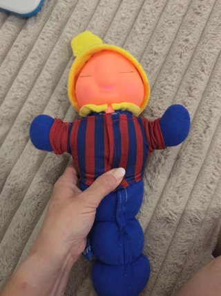 Peluche Gusilu FC Barcelona, se enciende.