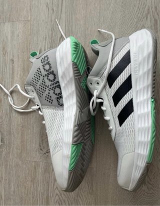 Zapatillas Adidas Baloncesto Blancas y Verdes