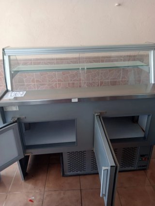 Vitrina expositora cristal y metal