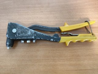 Rivettatrice manuale ST-10