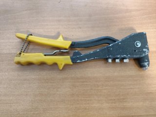 Rivettatrice manuale ST-10