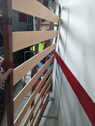 Somier y patas Cama 135cm Metal y Madera