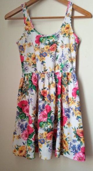 Vestido Zara floral blanco y multicolor