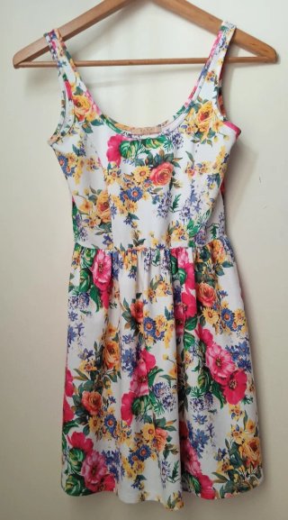 Vestido Zara floral blanco y multicolor