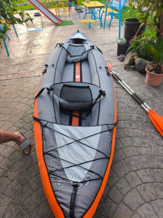 Kayak hinchable con accesorios