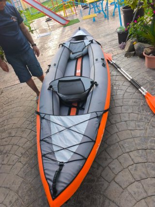 Kayak hinchable con accesorios