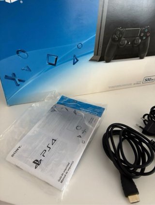 PS4 (PlayStation 4) Negra +  2 Mandos + 3 juegos