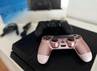 PS4 (PlayStation 4) Negra +  2 Mandos + 3 juegos