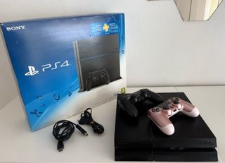 PS4 (PlayStation 4) Negra +  2 Mandos + 3 juegos