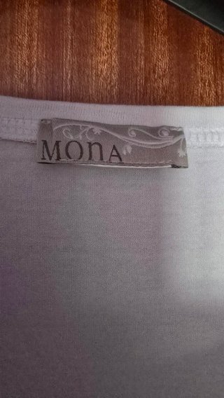 Camiseta MONA blanca con flor pedrería
