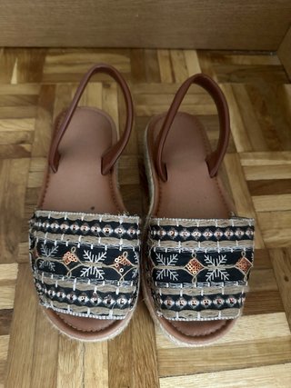 Sandalias esparto bordadas