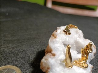 Belén miniatura sobre geoda cuarzo
