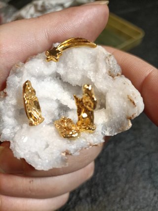 Belén miniatura sobre geoda cuarzo