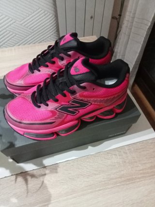 Zapatillas New Balance Mujer Rosa y Negra