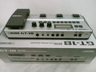 BOSS GT-1B Pedalera Bajo Multiefectos