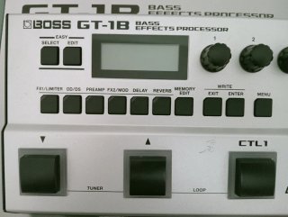 BOSS GT-1B Pedalera Bajo Multiefectos