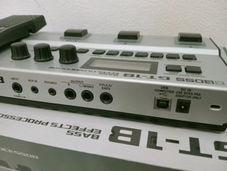 BOSS GT-1B Pedalera Bajo Multiefectos