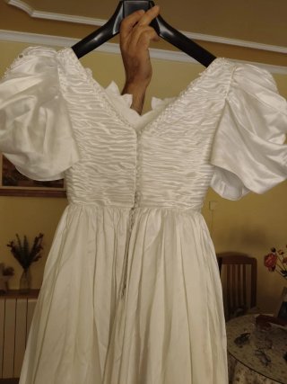 Vestido de novia raso blanco cuerpo drapeado