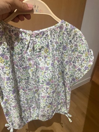 Camiseta floral multicolor