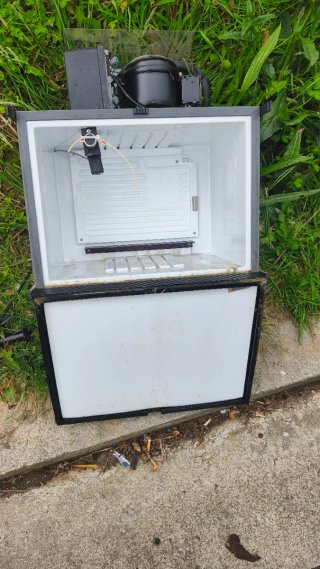 Nevera portátil con compresor