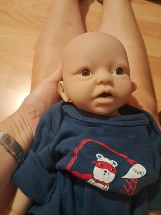 Muñeca bebé realista