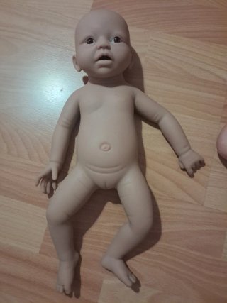 Muñeca bebé realista