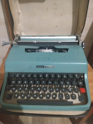 Máquina de escribir antigua maletín
