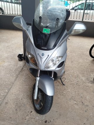 Moto Scooter 2007 color plata está activa