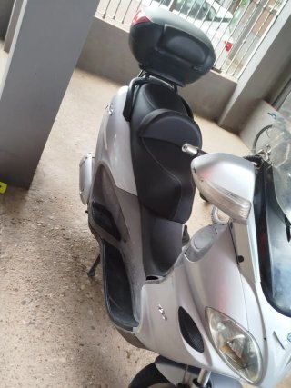 Moto Scooter 2007 color plata está activa