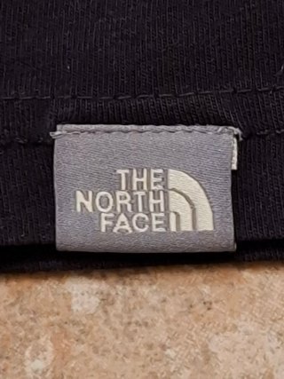 T-shirt The North Face nera taglia S