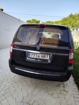 Lancia Voyager 2012