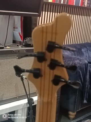 Bajo Eléctrico Mayones 5 Cuerdas