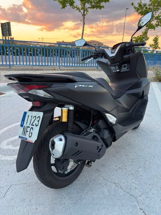 Honda PCX Negra Scooter