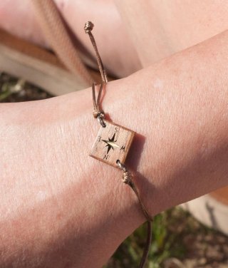 Pulsera Wind Rose Madera y Latón