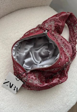 Bolso Zara abalorios rojo y plata