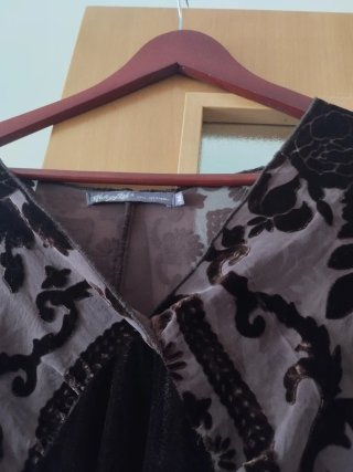 Blusa de terciopelo con estampado floral